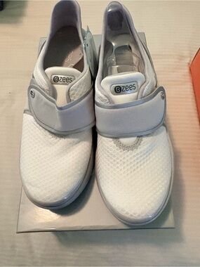 Bzees Girls' White Slip-On Hook-and-Loop Sneakers